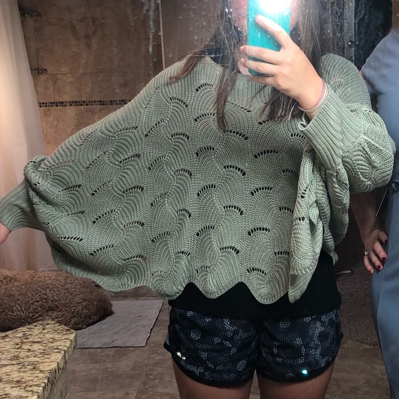 Super Cute Green Shirt - Picture 2 of 2